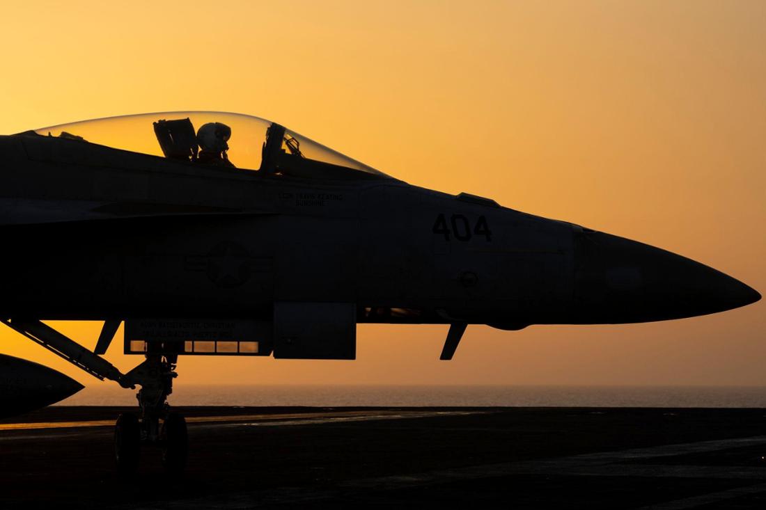 USA verlegen F-16-Kampfjets aus Deutschland in Richtung Iran – Beamter warnt vor Kriegsausweitung