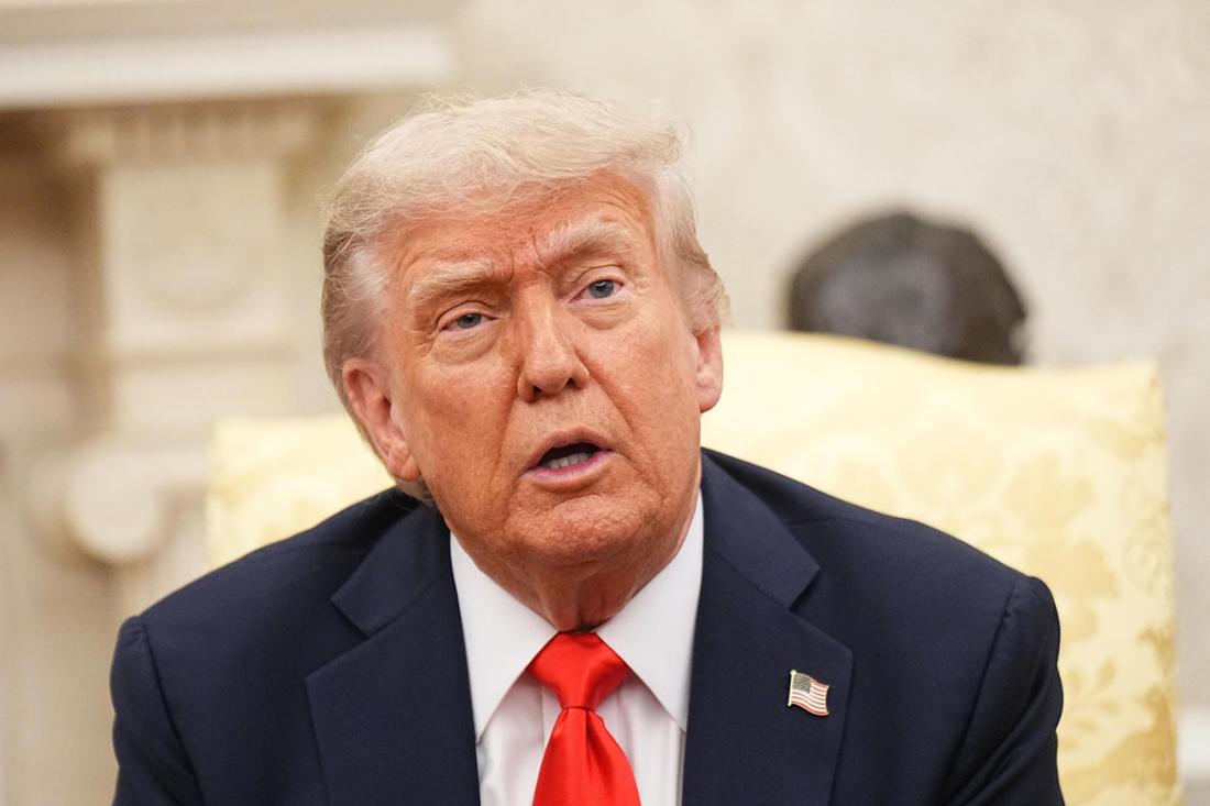 Obama spottet über Trumps Oval Office: „Als hätte ⁠Saddam Hussein eine Cheesecake ⁠Factory eröffnet“