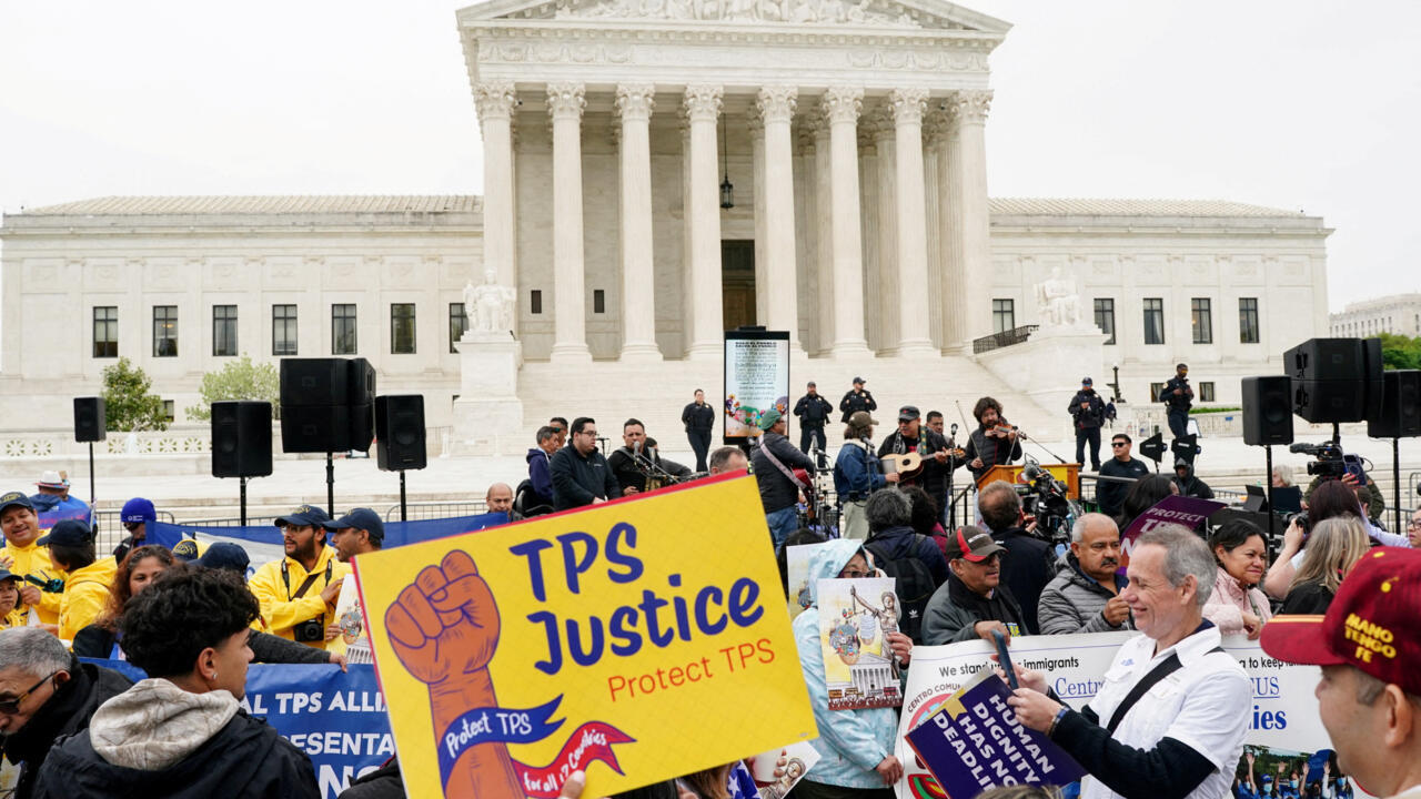Supreme Court allows Trump administration to lift deportation protections for Haitians, Syrians