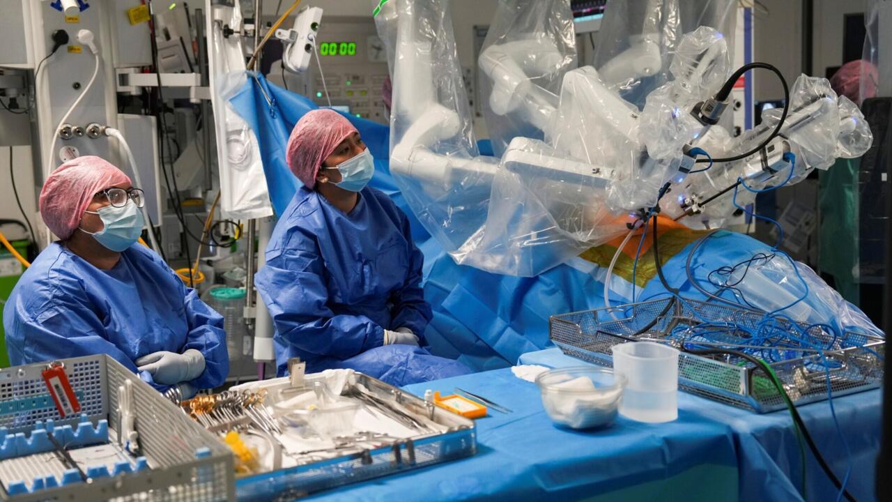 UK's 'surgeons of the future' are training with robotic assistance