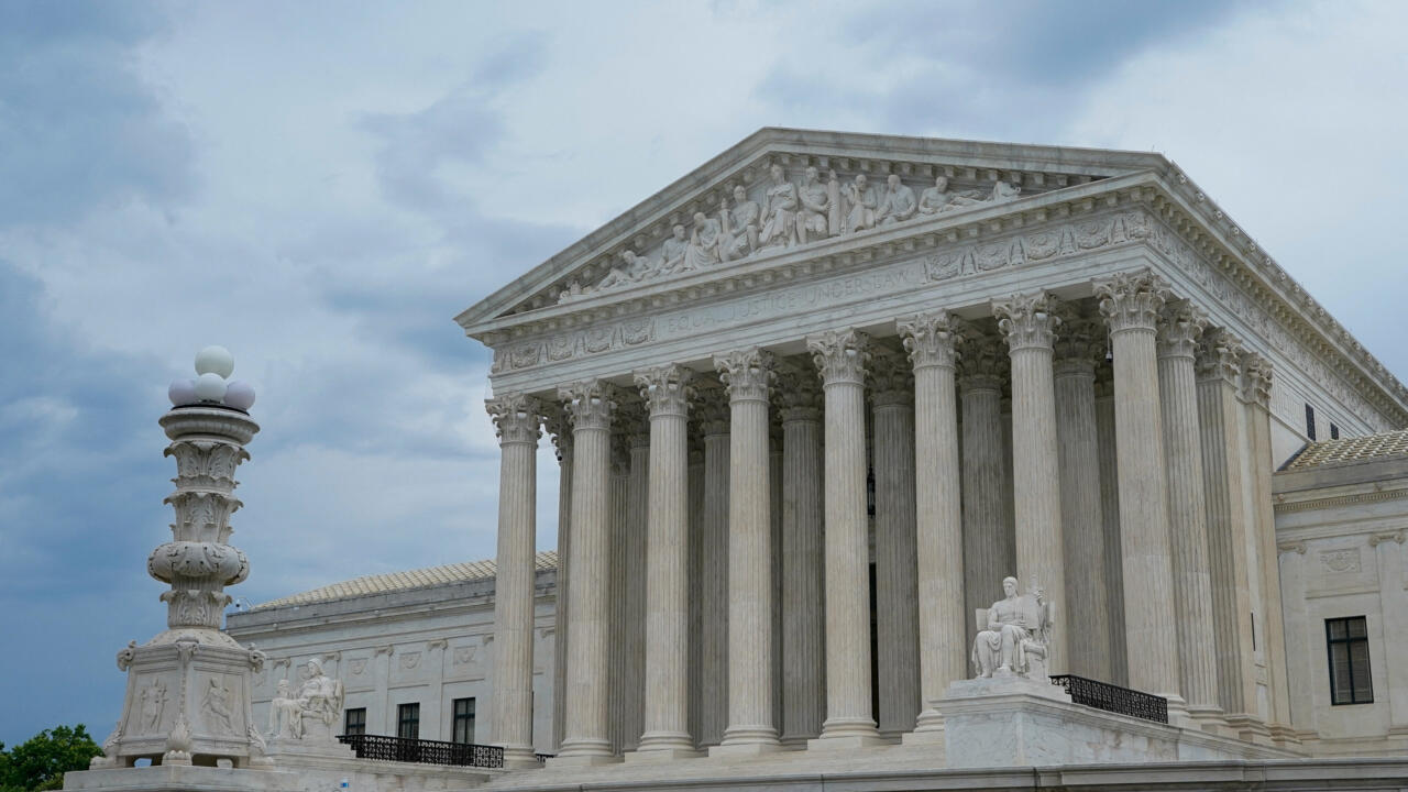 US Supreme Court lifts restrictions on third-country deportations