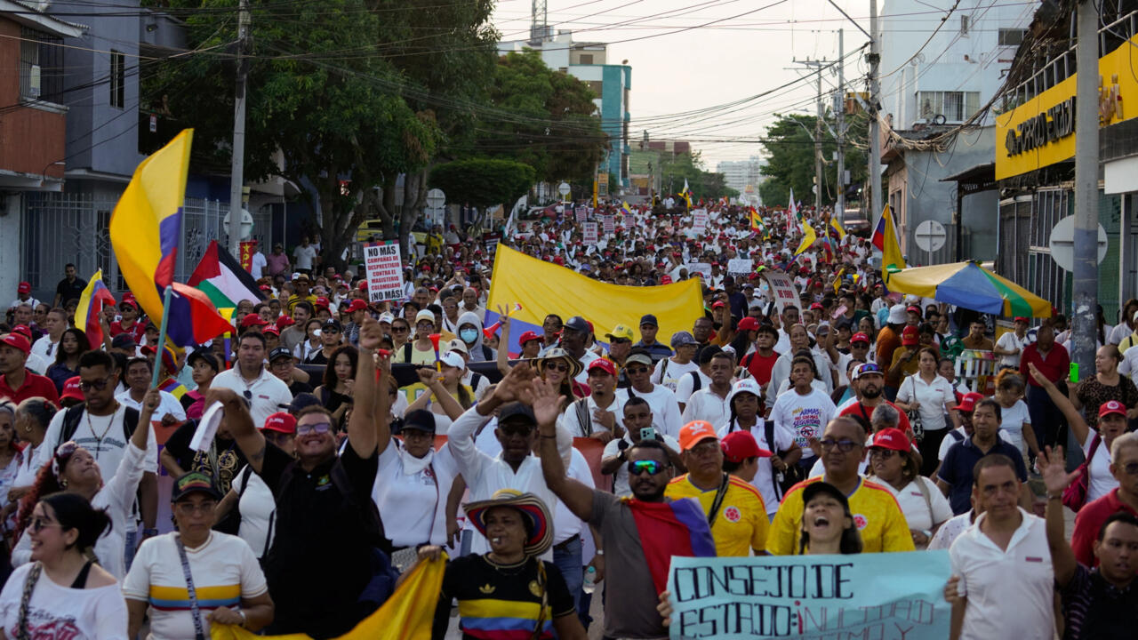 Thousands of Colombians march against new right-wing president's policies