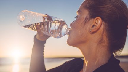 Hydration: "In France, we drink 1.5 liters of water per day, but it's very cultural," reveals nephrologist Nahid Tabibzadeh