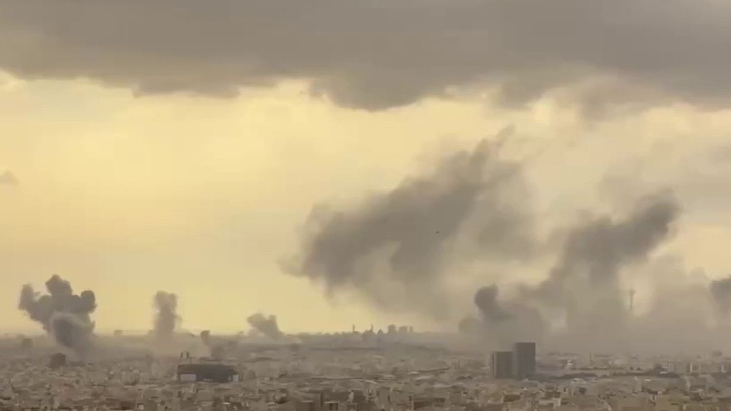 VIDEO. "L'électricité est coupée, tout est fermé, la ville est complètement silencieuse" : les Iraniens dans l