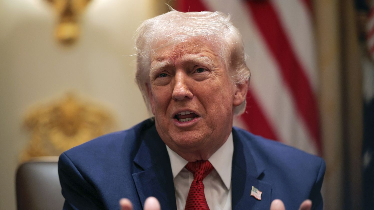 Signature de Donald Trump sur billets de banque américains, une première présidentielle