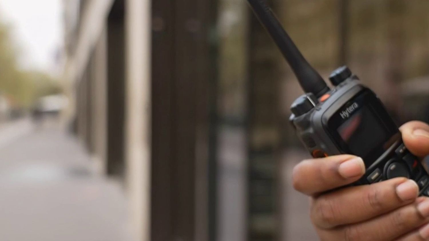 Sécurité renforcée en France autour des sites stratégiques américains après un attentat déjoué