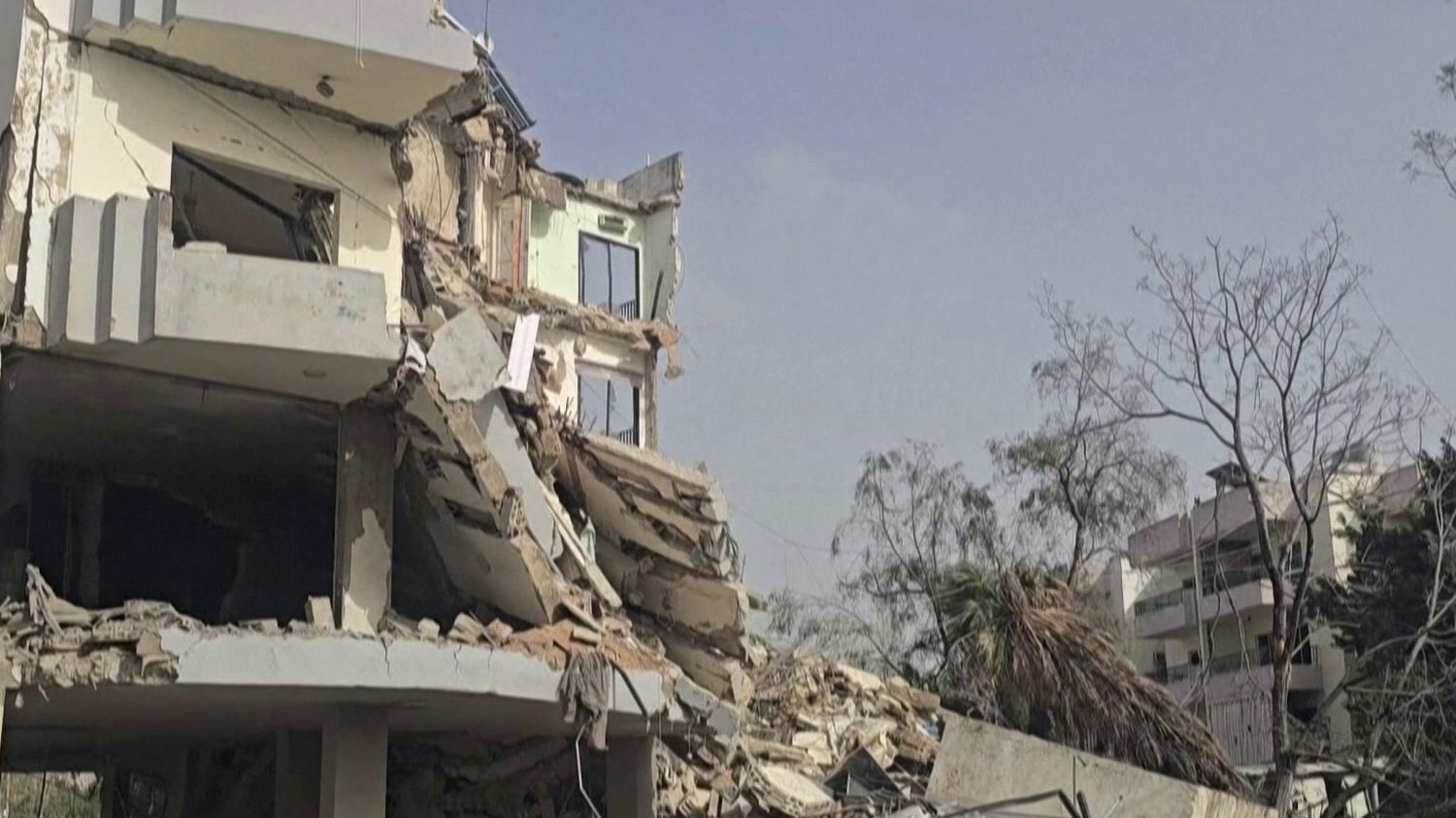 Au Liban, l'armée israélienne frappe Tyr et Beyrouth