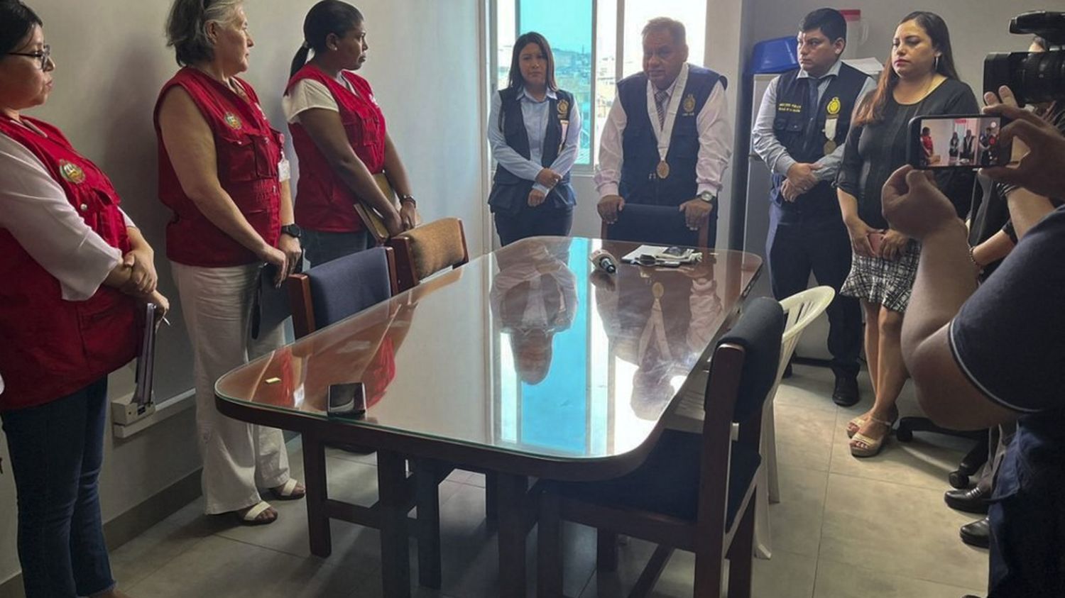 Présidentielle au Pérou : après des accusations de fraude, perquisition dans un entrepôt stockant des bulletins de vote Les contestations de cette élection ont été relancées par