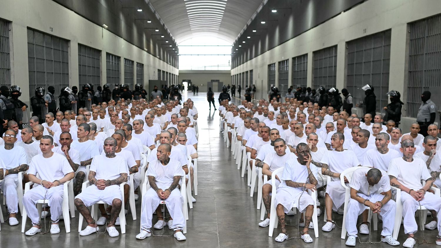 "C'est du spectacle" : au Salvador, le procès collectif des membres du gang MS-13 se transforme en opération "médiatique" Des organisations de défense des droits humains redoutent