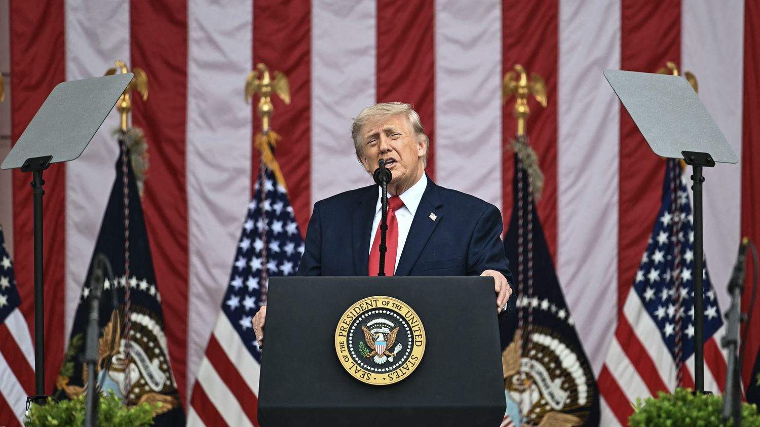 Selon Donald Trump, son examen médical s'est "parfaitement" passé alors qu'il va bientôt avoir 80 ans Le président américain a été ausculté pendant trois heures dans un hôpital
