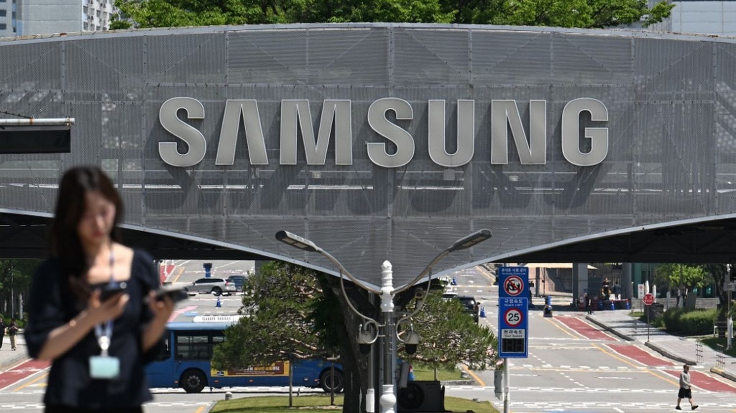 Samsung employees in South Korea to receive record €290,000 bonus linked to AI profits
