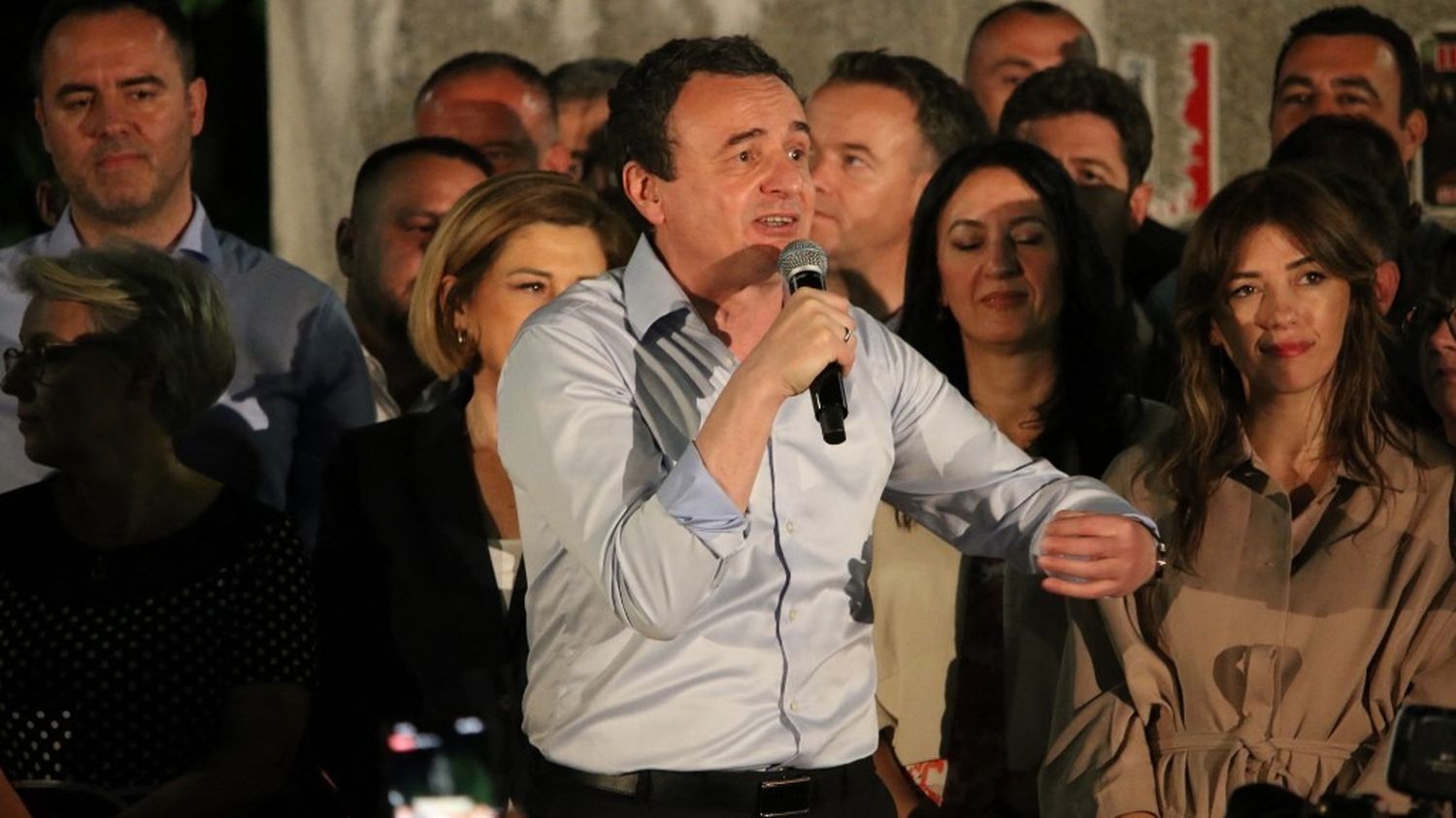 Au Kosovo, la formation du Premier ministre remporte les nouvelles législatives anticipées mais n’obtient pas la majorité