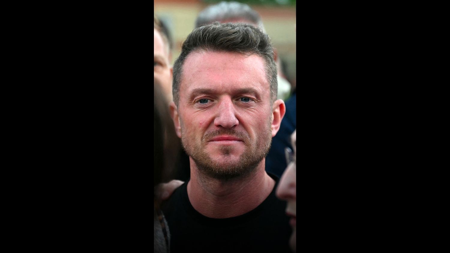 Tommy Robinson : d'ex-hooligan à figure de l'extrême droite anglaise