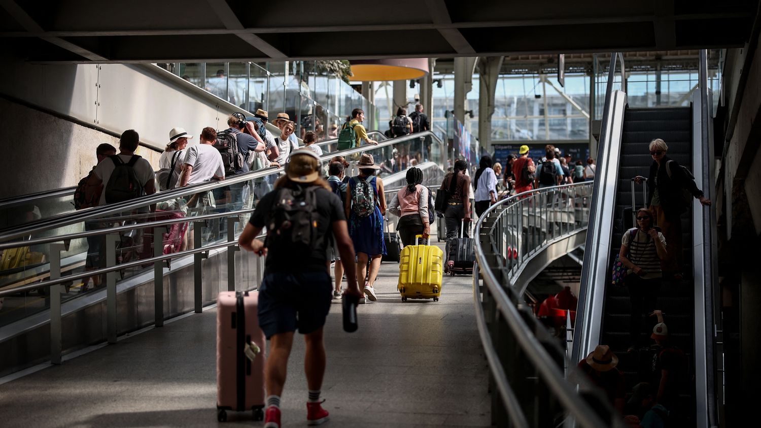 TEMOIGNAGES. "Les voyages ont triplé de prix" : pour de nombreux Français, partir en vacances est devenu "un luxe"