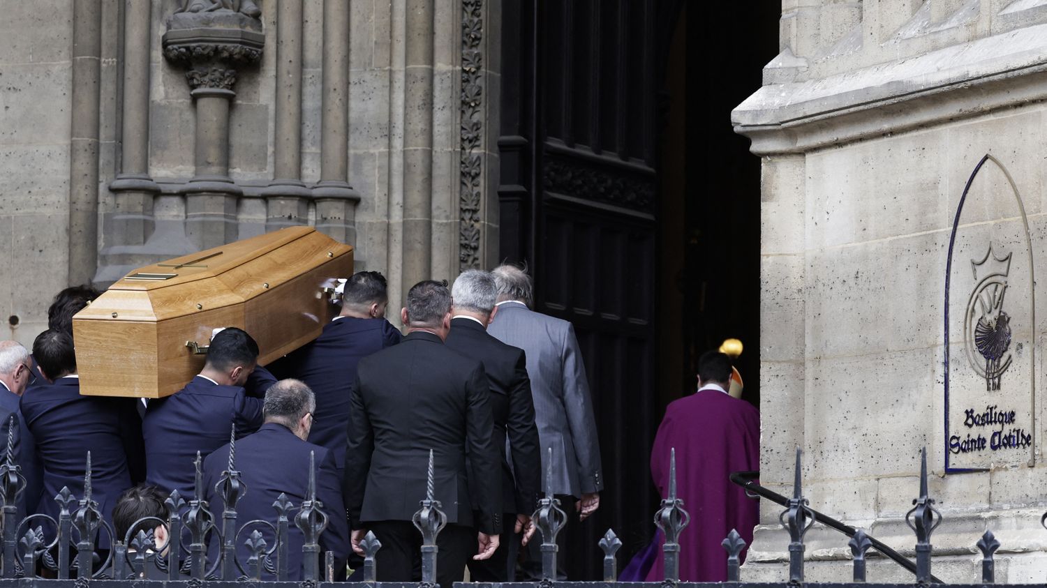 Les obsèques de Bernadette Chirac se sont tenues à Paris, en présence de plusieurs personnalités politiques