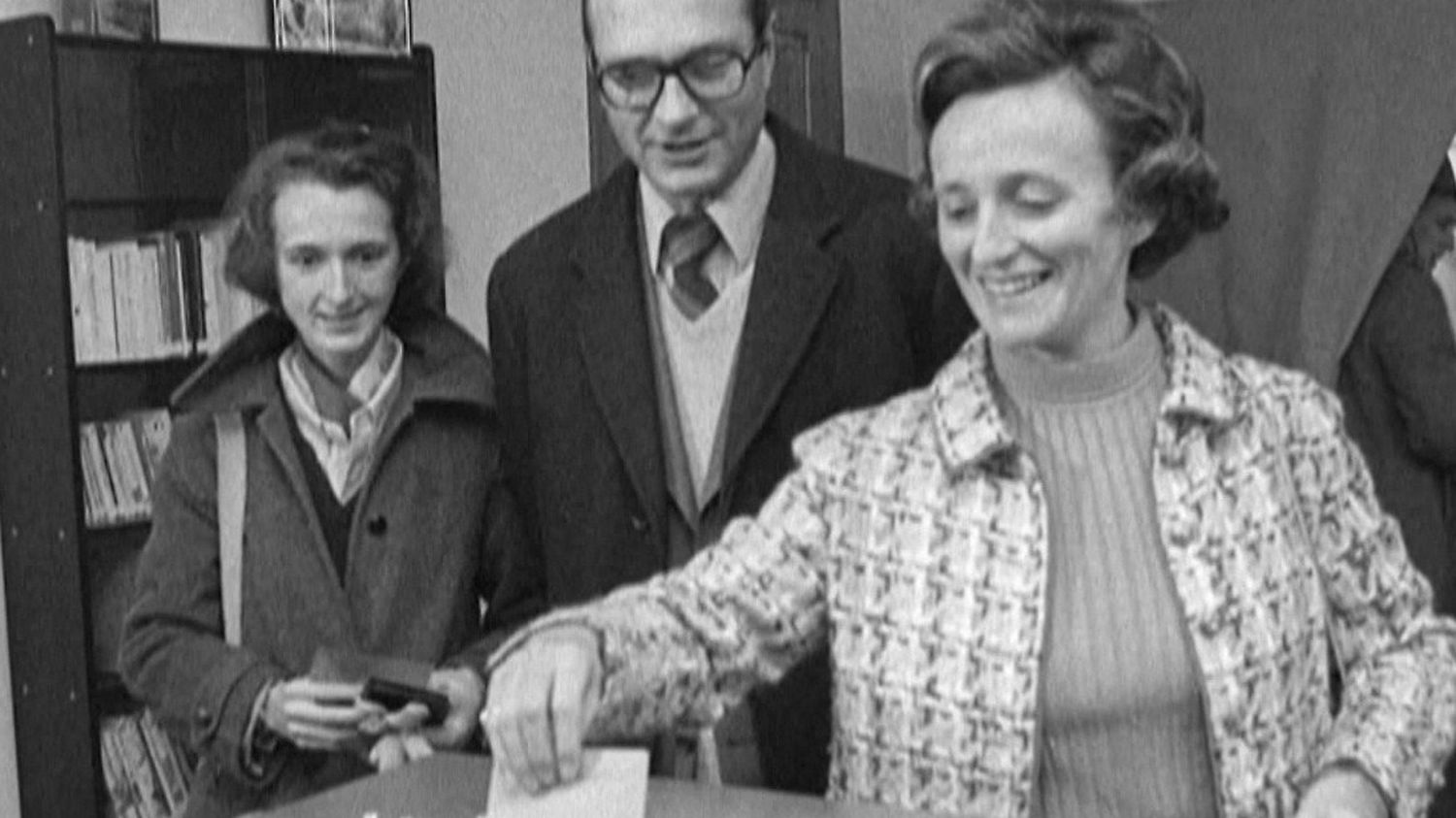 "Je veux dire merci à Line Renaud…" : Claude Chirac fait ses adieux à sa mère, Bernadette, lors des obsèques de l'ancienne Première dame à Paris ce vendredi