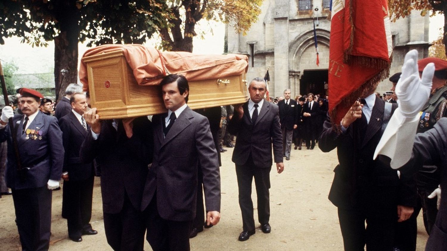RECIT. "Le suicide n'est pas crédible" : les mystères de l'affaire Robert Boulin, le ministre retrouvé mort "noyé" dans 50 centimètres d'eau