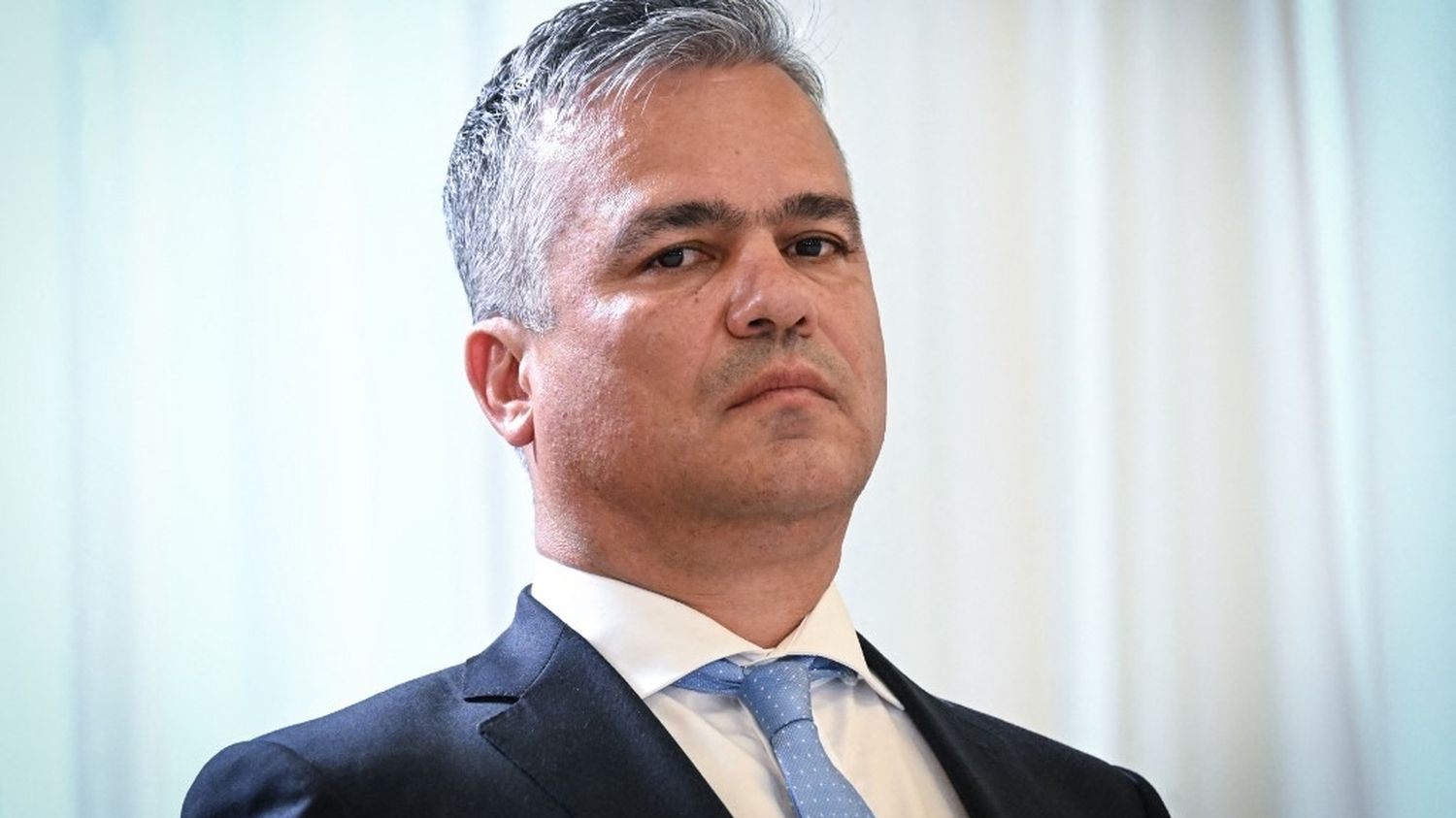 Le président roumain nomme un nouveau Premier ministre, en pleine crise politique
