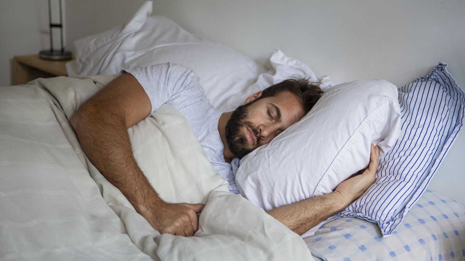 Des chercheurs étudient notre capacité à obtenir les bienfaits du sommeil tout en restant éveillé