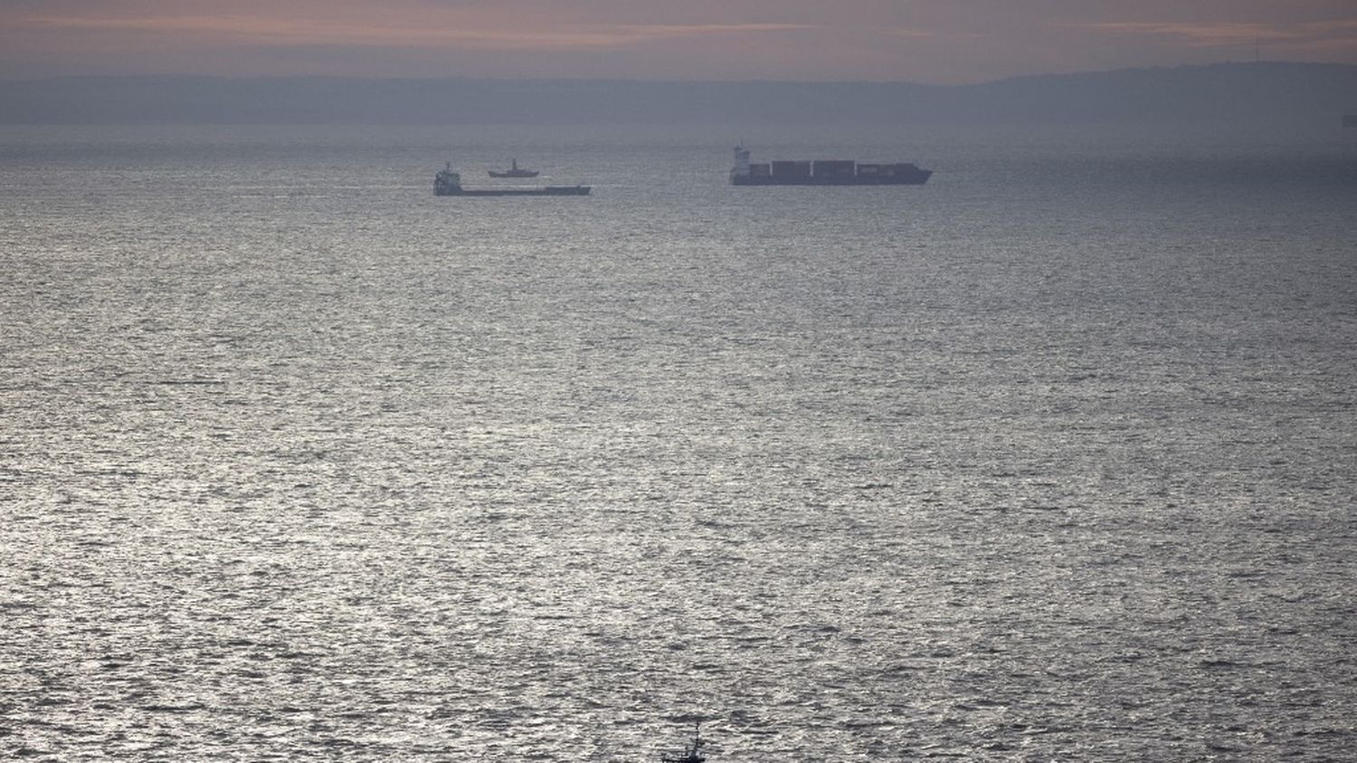 La Russie affirme qu'une de ses frégates a tiré des coups de semonce contre un yacht britannique qui s'approchait "dangereusement" dans la Manche