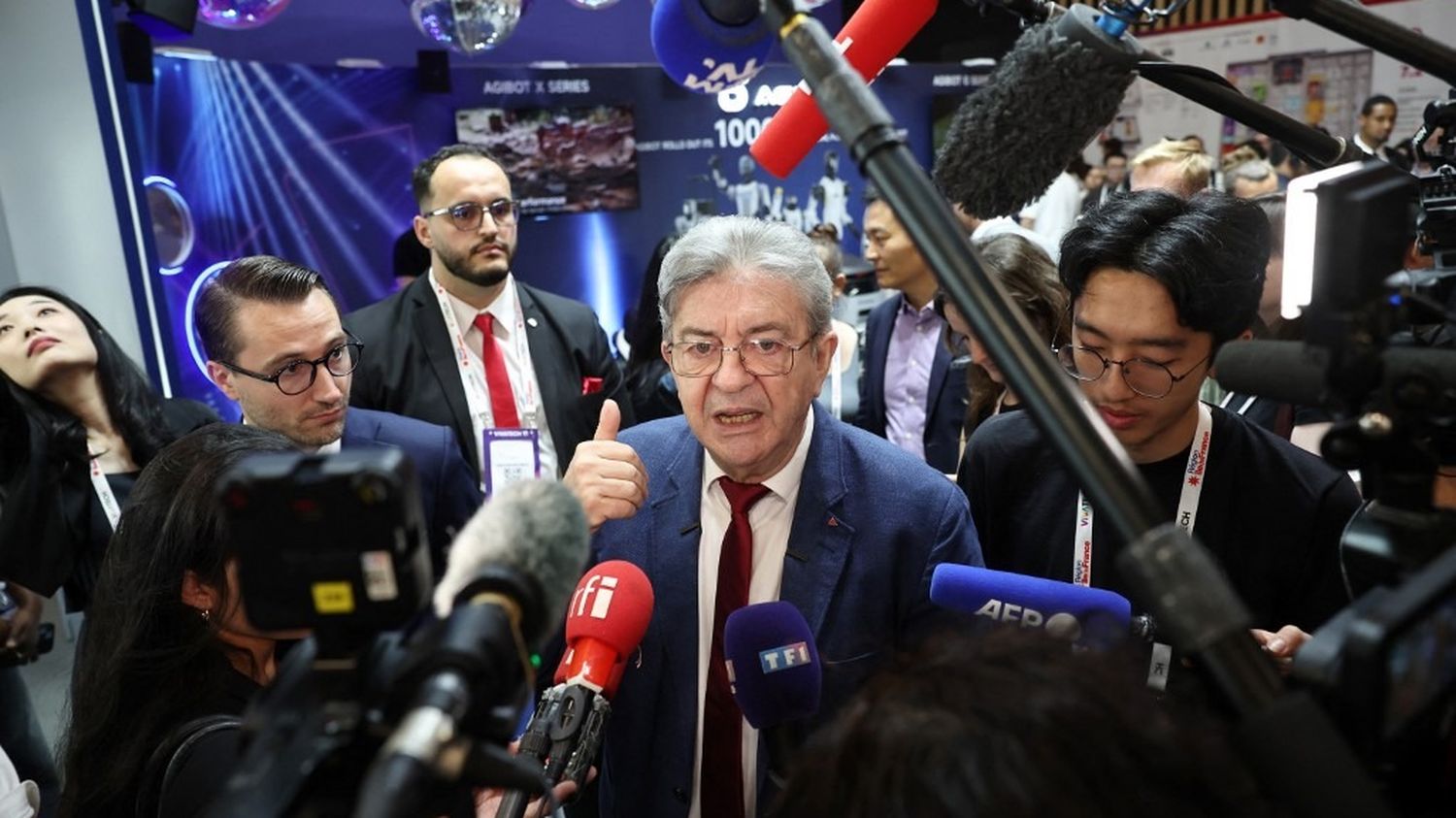 "Climatiser partout, ça veut dire augmenter les dégâts" : passe d'armes entre Jean-Luc Mélenchon et Marine Le Pen en pleine vague de chaleur