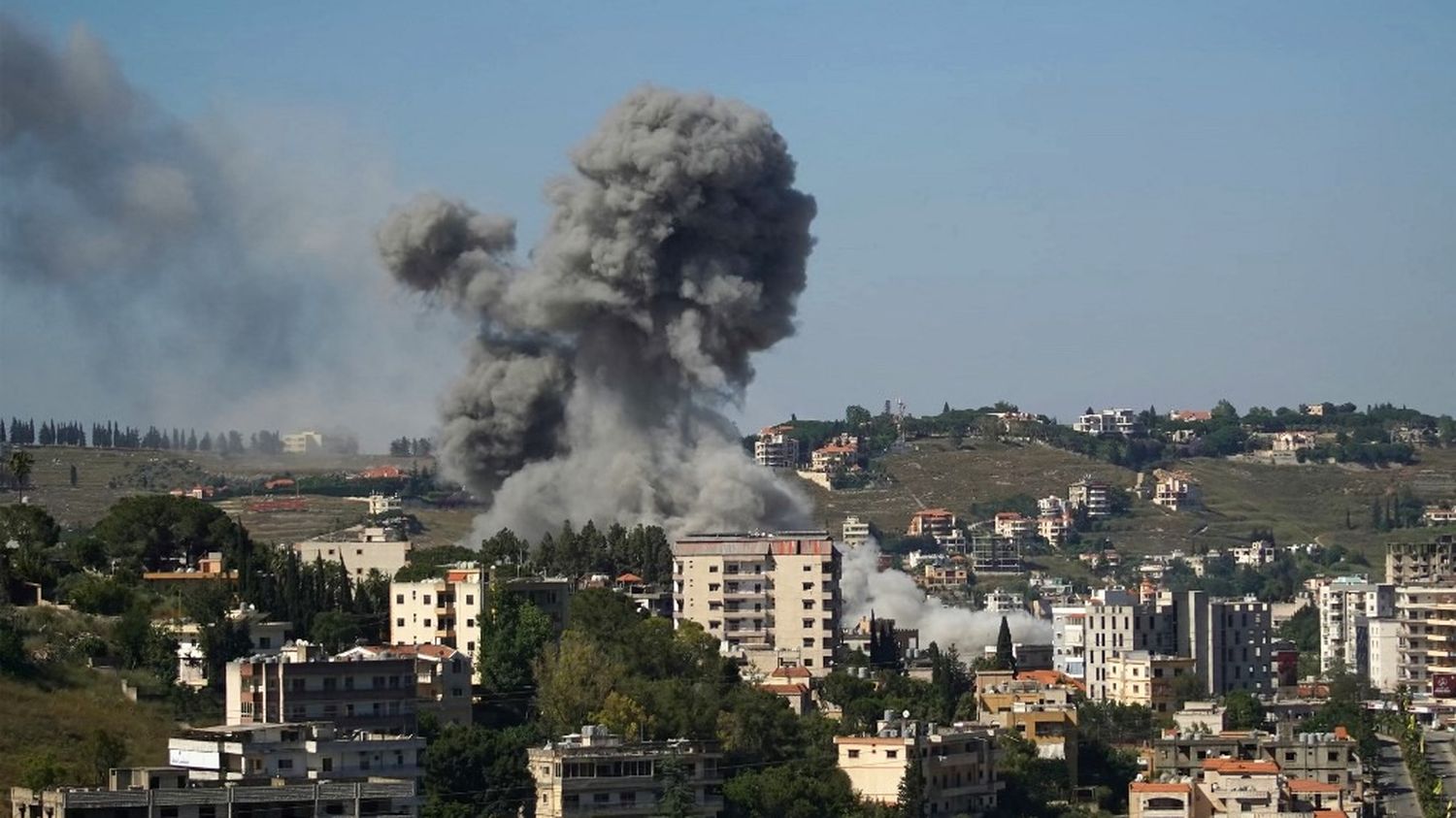 Ce que l'on sait des frappes israéliennes qui ont fait au moins 23 morts au Liban malgré le cessez-le-feu entre Israël et le Hezbollah