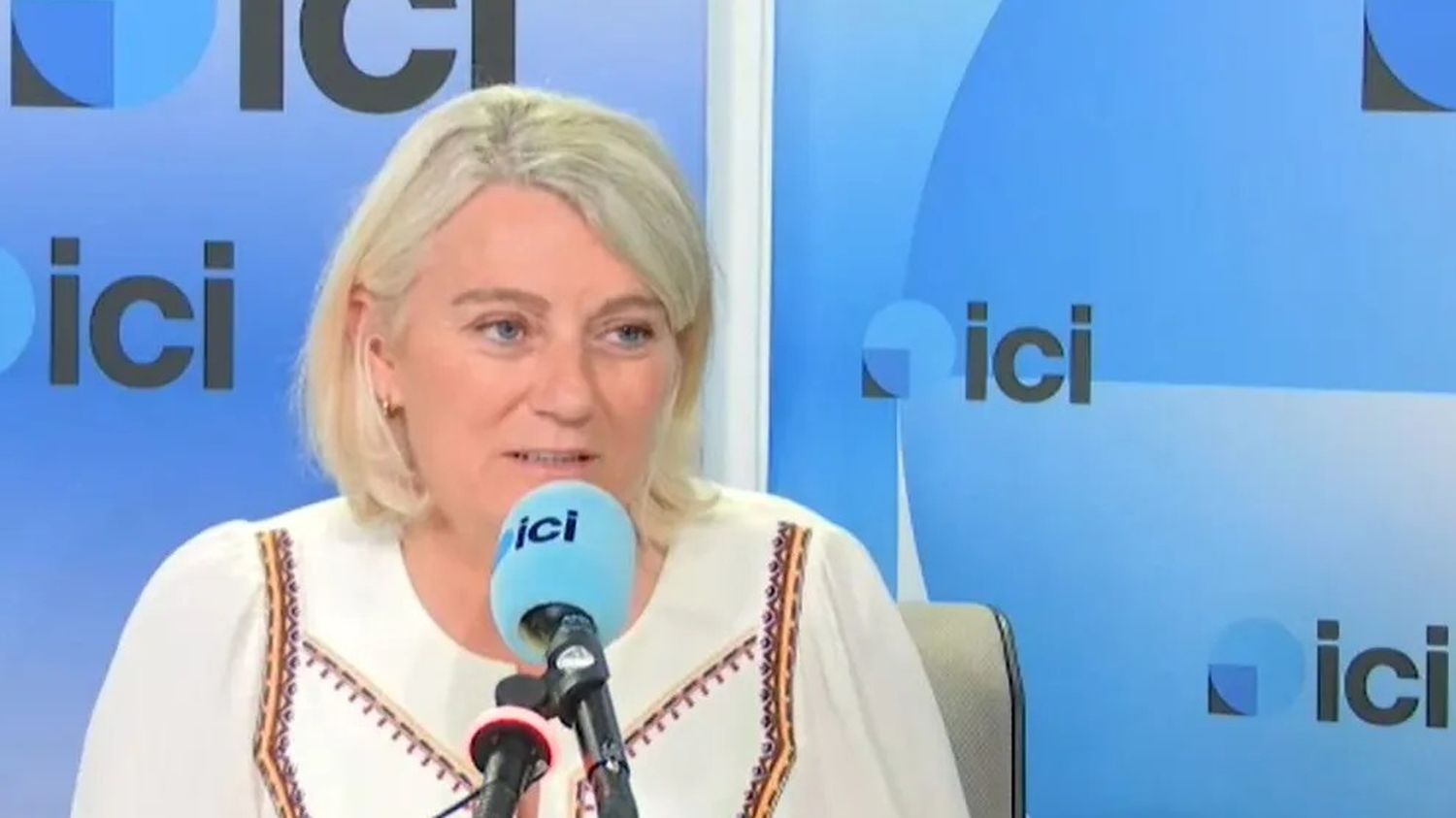 Alerte canicule : "entre 20 et 30%" d'appels supplémentaires au Samu selon la ministre de la Santé
