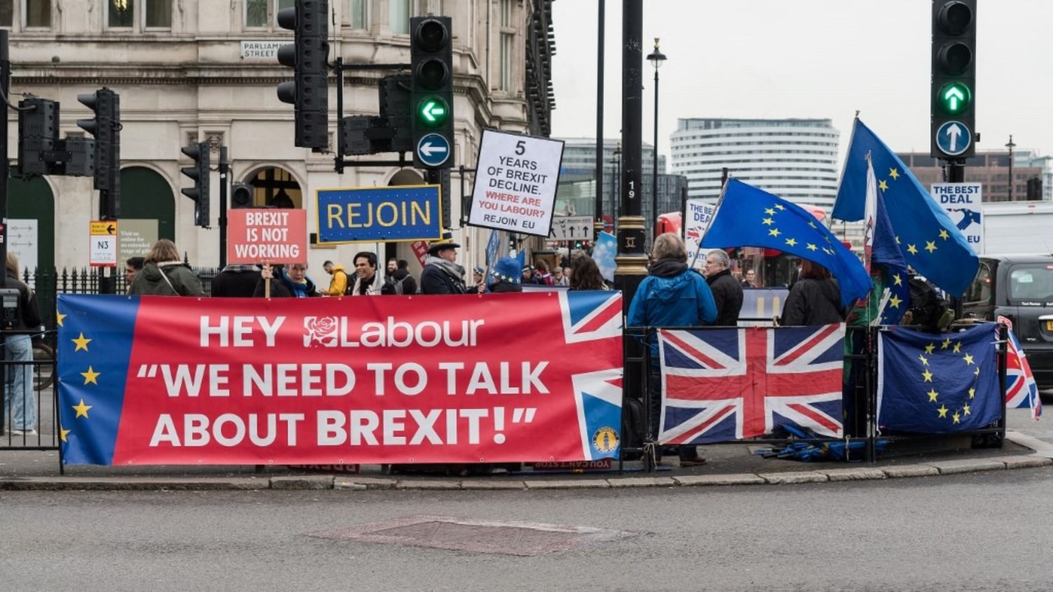 "La polarisation n'a fait que croître" : comment le Brexit structure encore la vie politique britannique, dix ans après le référendum