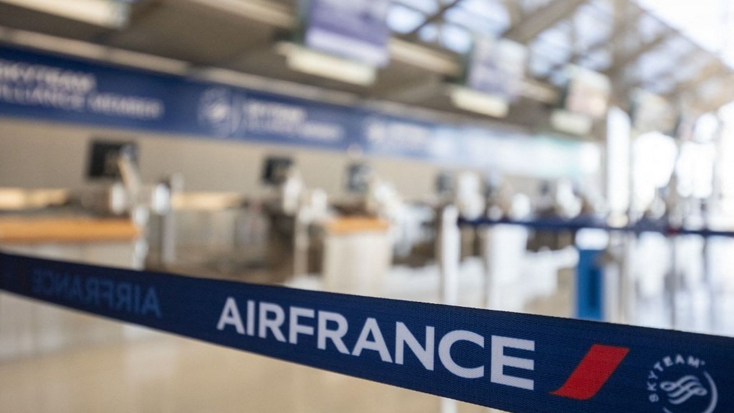 Voyageur atteint d'Ebola : Air France a suspendu ses vols Paris-Kinshasa, la reprise prévue samedi