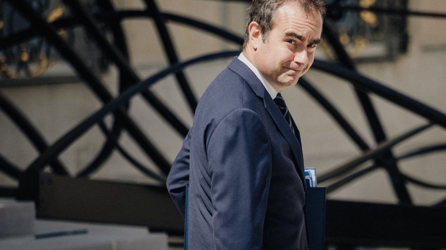 Sébastien Lecornu appelle "avec gravité" les parlementaires à doter le pays d'un budget à l'automne