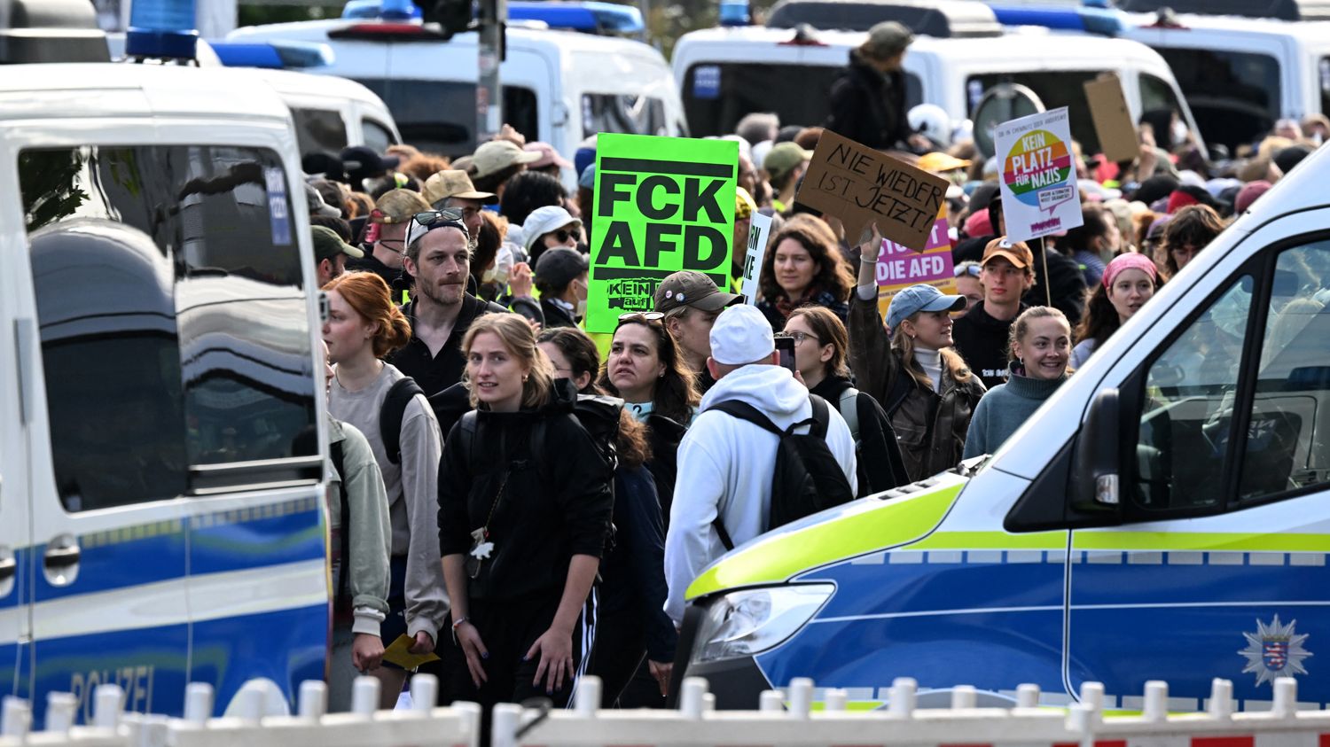 "Il est temps d’agir avant que l’AfD ne soit en mesure de gouverner seule" : en Allemagne, des militants antifascistes font du porte-à-porte contre l'extrême-droite