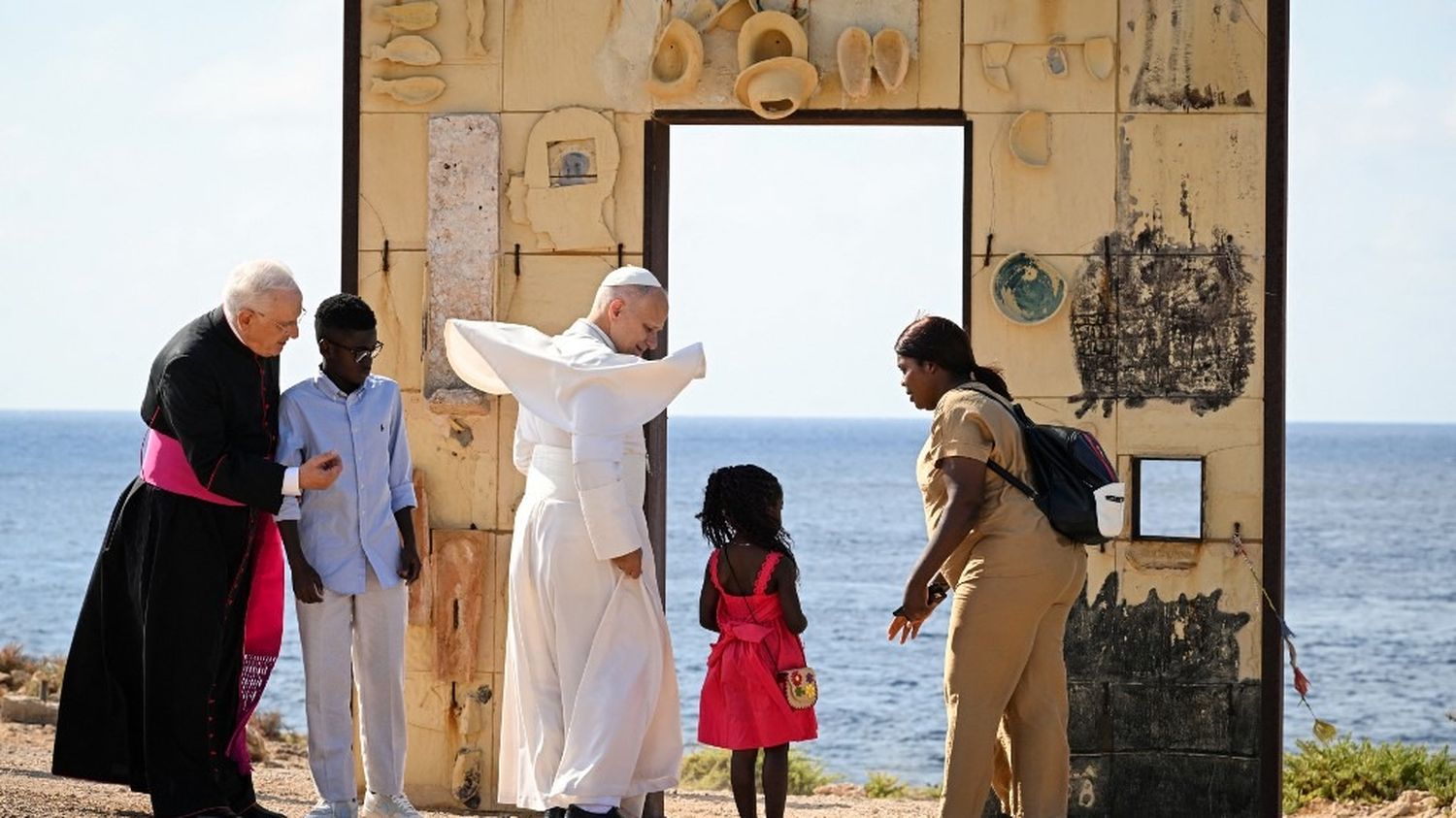 En visite à Lampedusa, le pape Léon XIV appelle l'Europe à "protéger" davantage les migrants