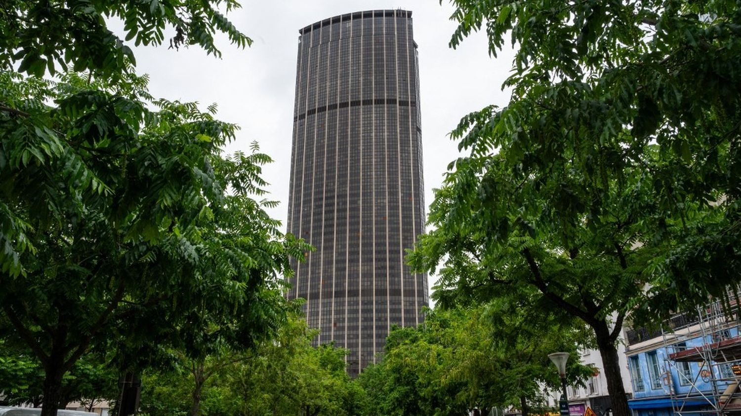 "Une erreur du passé" : l'histoire houleuse de la tour Montparnasse, dont l'infernale rénovation à 800 millions d'euros reste incertaine