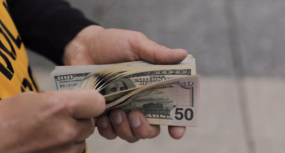 Precio del dólar tras segunda vuelta: ¿En cuánto cerró este lunes?