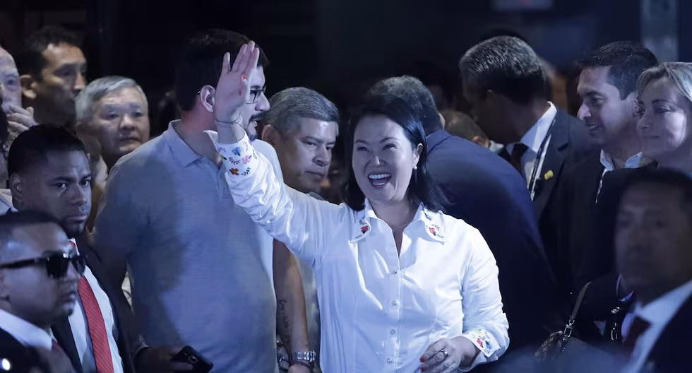 Keiko Fujimori viaja al extranjero por motivos familiares en pleno conteo de votos