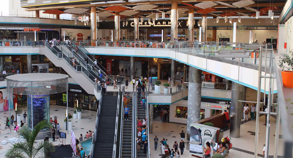 Poco frío, bajas visitas: tiendas de moda en jaque por el Niño pese a repunte de malls