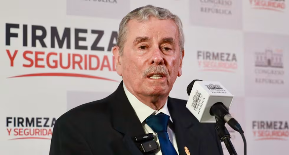 Rospigliosi dice que es posible ampliar legislatura más allá del 24 de junio