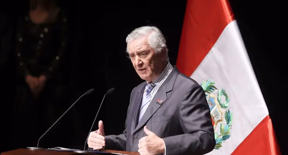 Canciller Pareja rechaza denuncia de Juntos por el Perú: “He actuado con respeto a la legalidad”