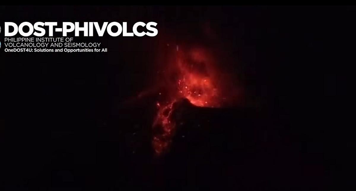Lava flows on 202nd straight day of effusive eruption at Mayon Volcano