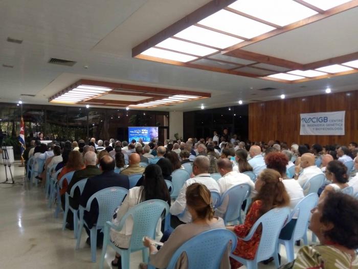 Asiste Presidente Díaz-Canel al acto por el aniversario 40 del CIGB