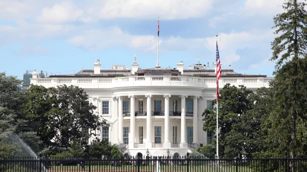 Trump-Regierung verpasst ziviler KI-Prüfstelle angeblich einen MaulkorbDas Weiße Haus schränkt laut einem Bericht die Arbeit der zivilen KI-Prüfstelle CAISI ein. Hintergrund sind