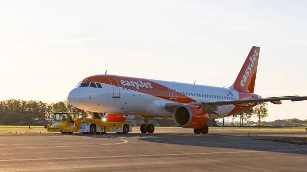 Erster vollelektrischer TaxiBot senkt Flugzeug-Emissionen in Schiphol erheblich