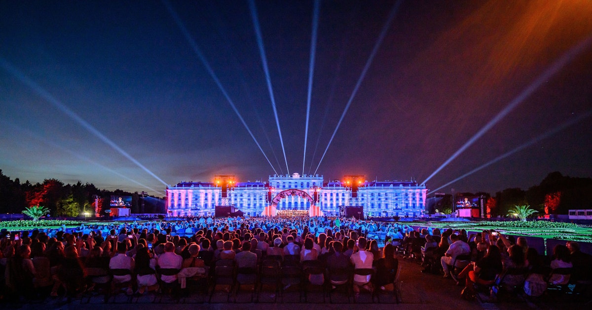 Große Premieren - Sommernachtszauber in Schönbrunn lockt Tausende an