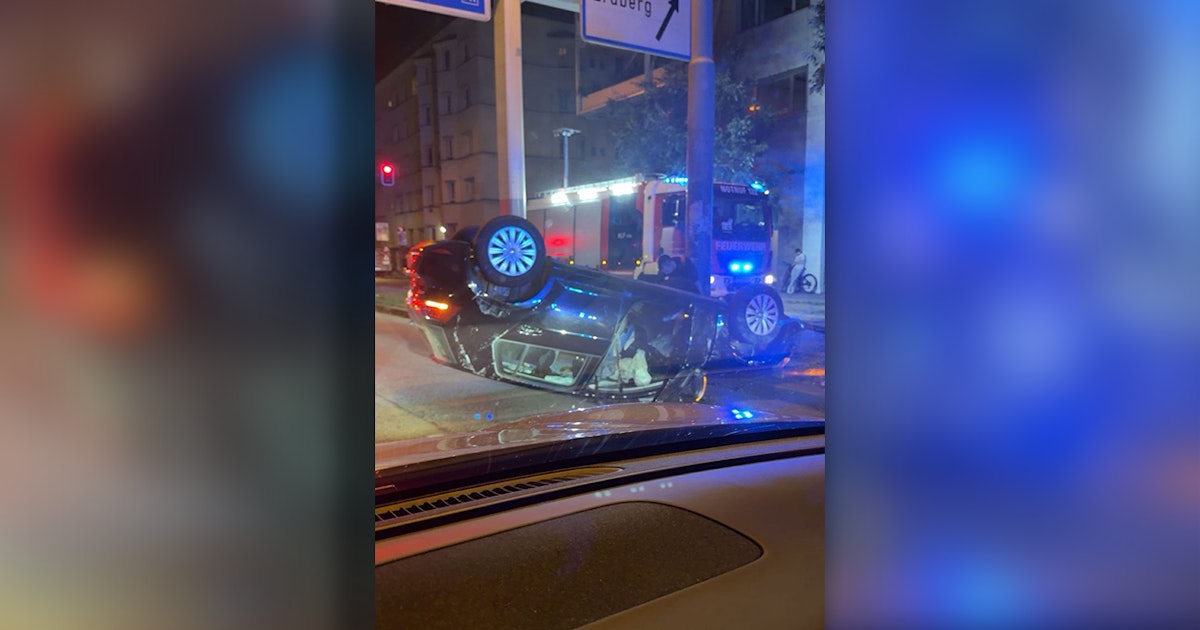 Unfall Erdberger Lände: Auto überschlägt sich, Lenkerin flüchtet betrunken. Polizei und Feuerwehr im nächtlichen Großeinsatz in Wien.