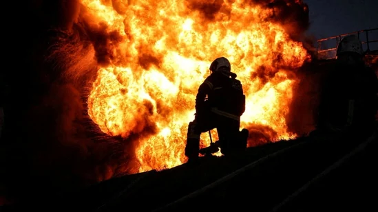 Ballistic missile attack rocks Kyiv, Ukraine issues warning | World News