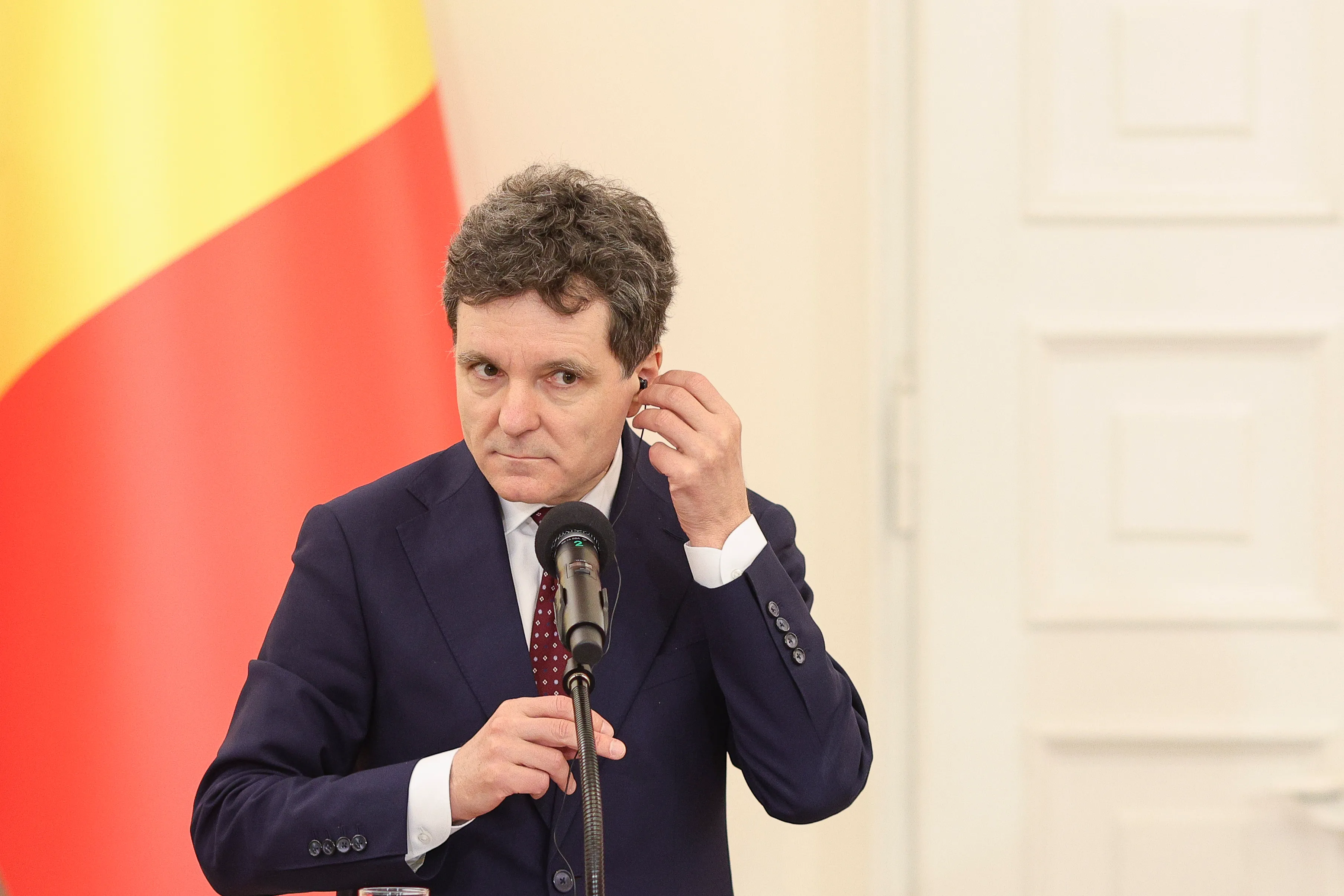 Conversație Nicușor Dan – ministrul Apărării după ce generalul Vlad, șeful Armatei, a fost pus sub urmărire penală. „Este comandantul suprem”