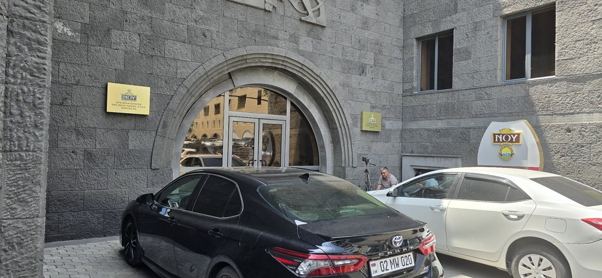 Իրավապահների խուզարկությունները «Արարատ» կոնյակի կոմբինատում. աշխատանքները կասեցվե՞լ են