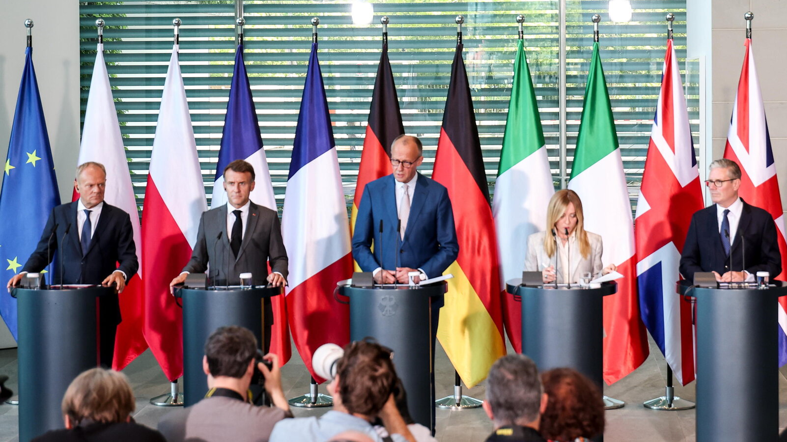 Volenterosi per Trump. Meloni ritrova pace nella Nato europea, ci pensa Rutte a fare casino