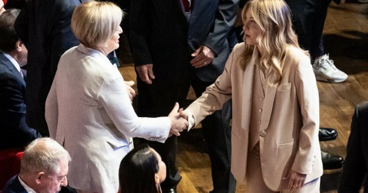 Ok al decreto Lavoro con la fiducia. Nel “salario giusto” di Meloni entra anche il welfare (con cui non si pagano spesa e bollette)