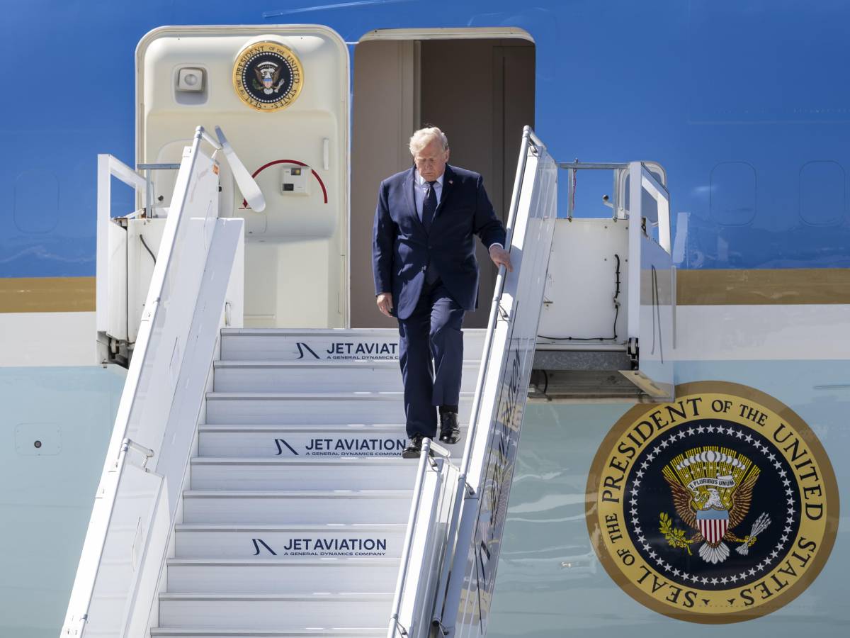G7, Trump arrivato in Francia: "Se importi il Terzo Mondo, lo diventi". Poi il bilaterale con Macron. Meloni a Evian